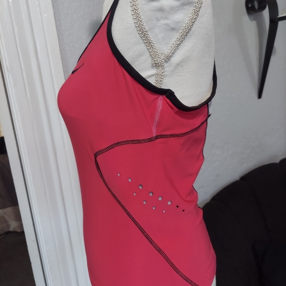 Nike workout top - Picture 3 of 3